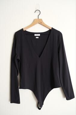 Aritzia Original Contour Bodysuit Deep V Size 2XL Classic Minimalist Sleek